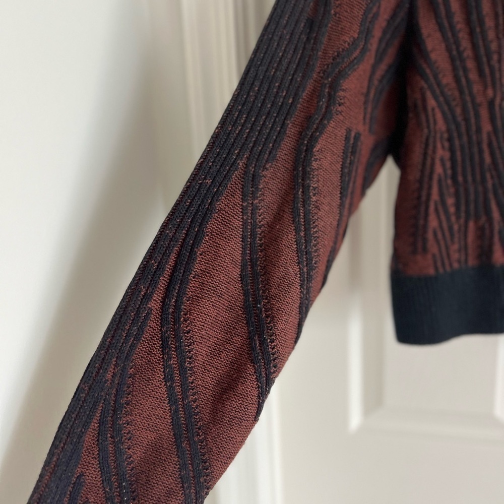 Nike yoga sweater. Cropped. EUC. Size Medium. - Picture 6 of 12